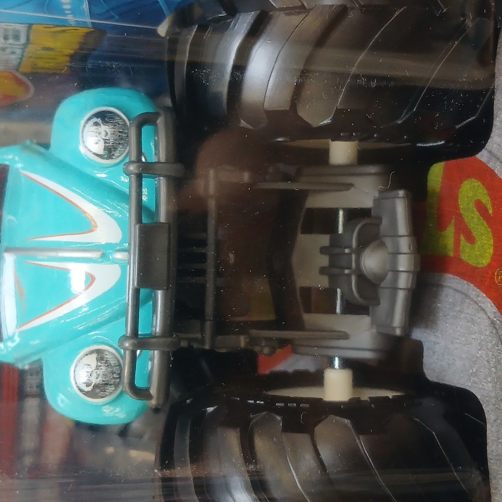 Hot Wheels Volkswagen Beetle Monster Truck - Blue 1/24 - Picture 3 of 5